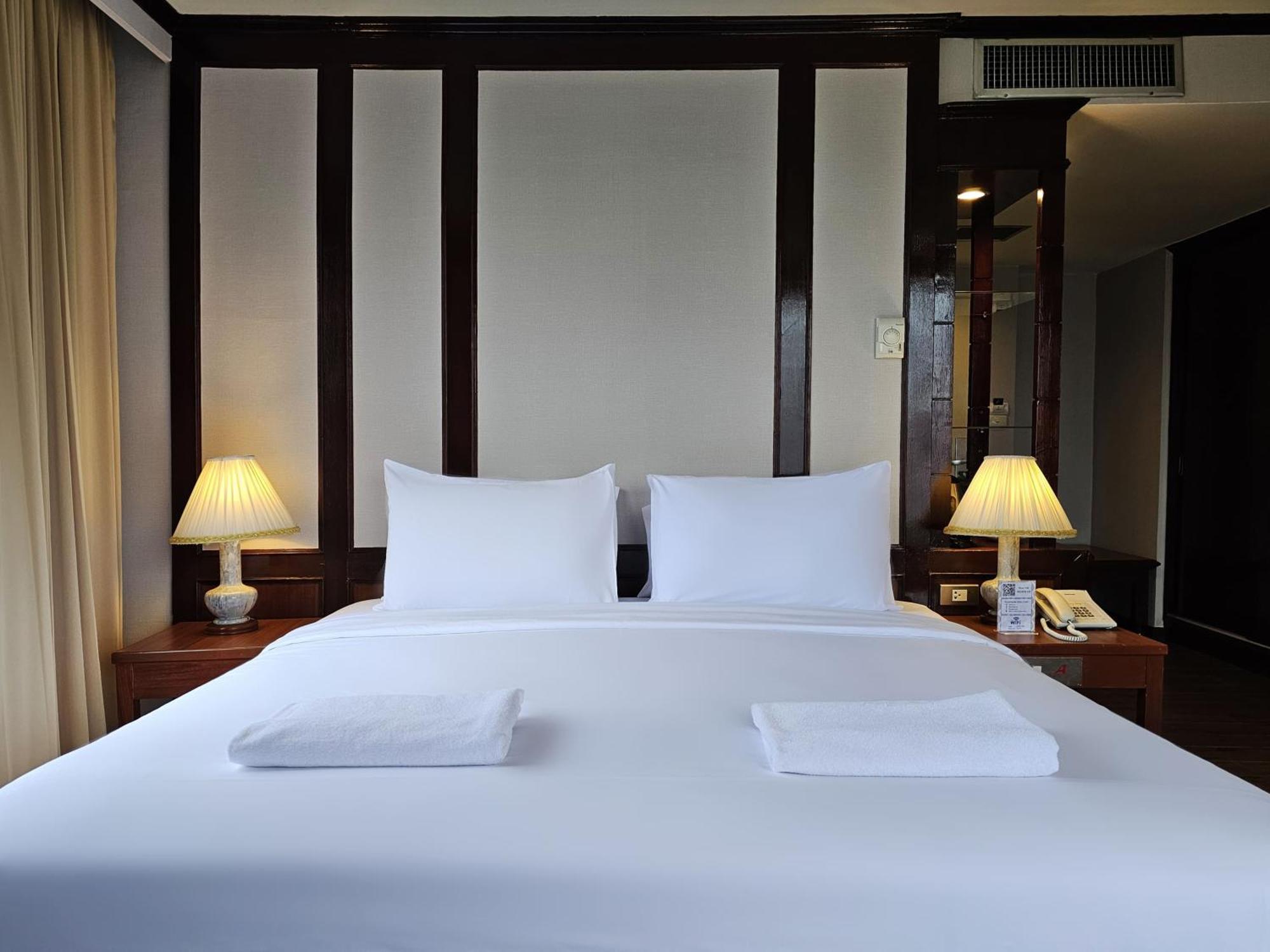 Alexander Hotel Bangkok Exteriör bild